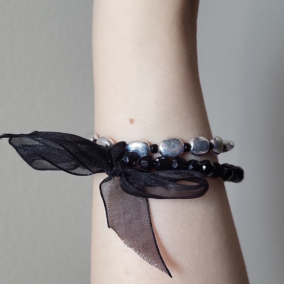 Vintage LBVYR Set of 2 Stretch Bracelets with Bow! - Picture 8 of 10